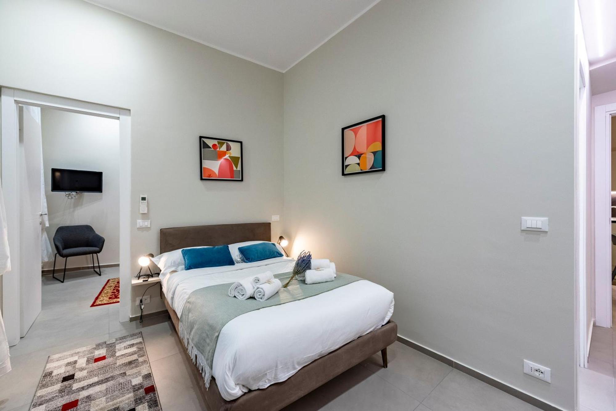 Lovely Flats In Historic Center Genua